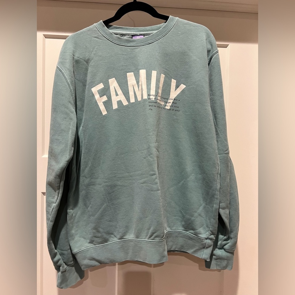 🌟2/$50🌟 Monat Gear Family Crewneck Sweater